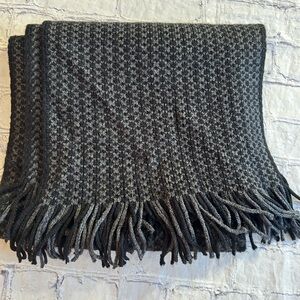 CALVIN KLEIN BLACK AND GRAY PATTERN OBLONG FRINGE UNISEX WINTER SCARF O/S